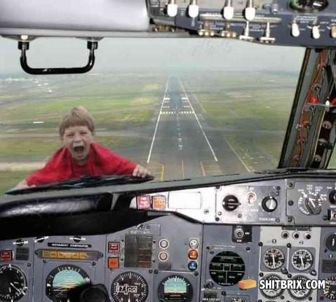 Funny_kid_on_plane